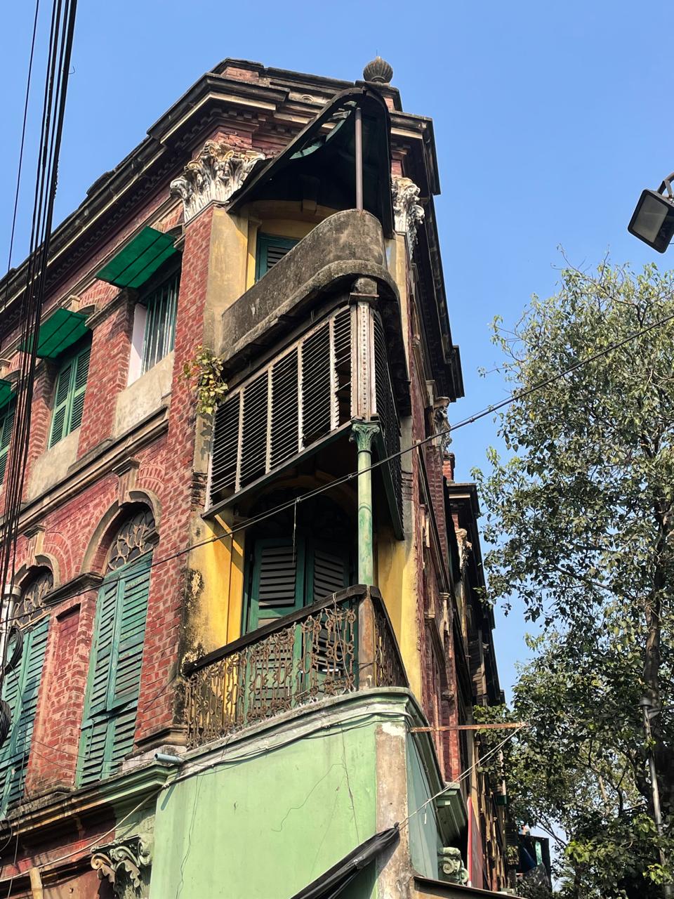 Aged building near college street. Everything looked ancient but still had people living in them.
